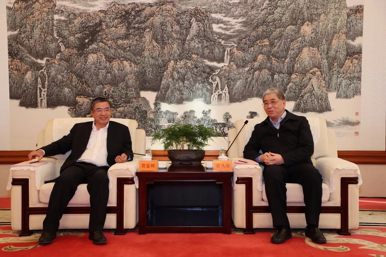 雷凡培会见中国船级社党委副书记、总裁莫鉴辉一行