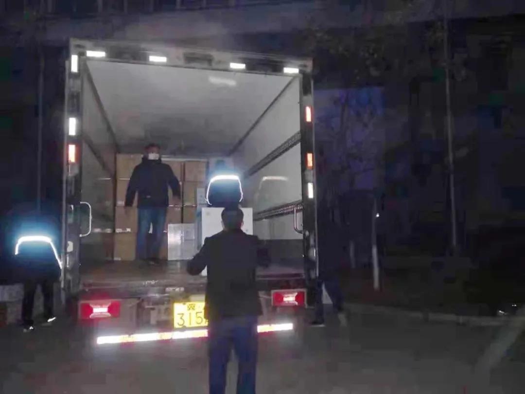 这样深夜连续作业，已坚持了多日
